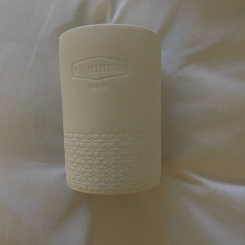 Ex Nihilo Ultra Rose Candle - White with Gold Accent - Picture 3 of 12